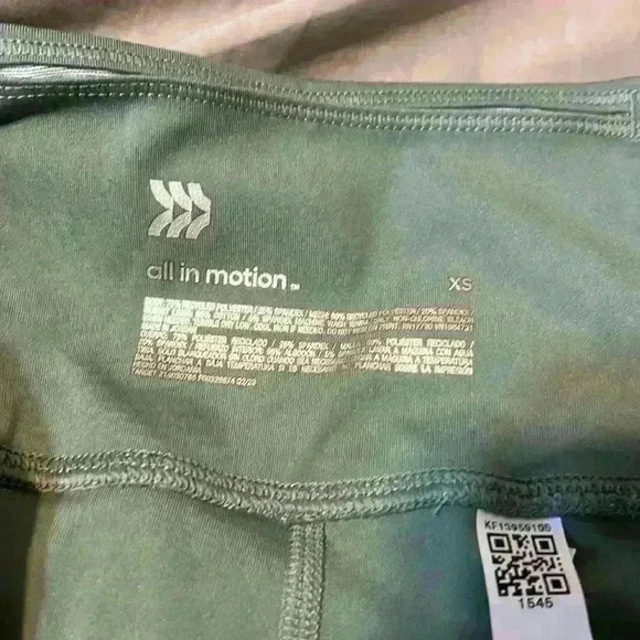 NWT All on Motion leggings - Picture 5 of 7